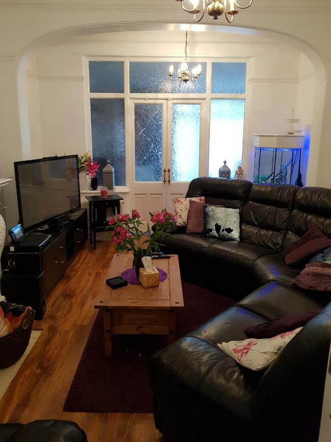 Beautiful Room In Victorian Family Home Ilford Buitenkant foto
