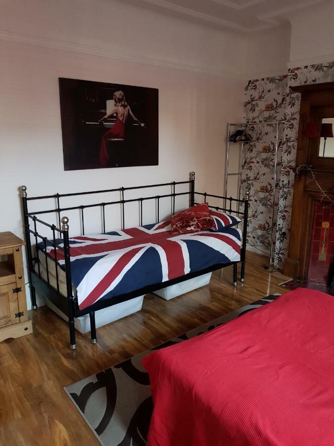 Beautiful Room In Victorian Family Home Ilford Buitenkant foto