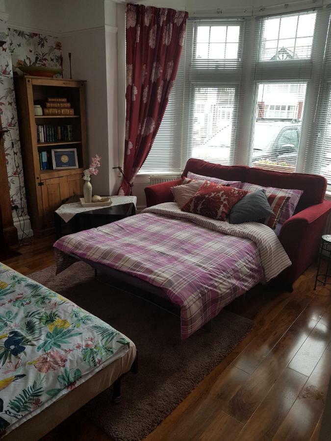 Beautiful Room In Victorian Family Home Ilford Buitenkant foto